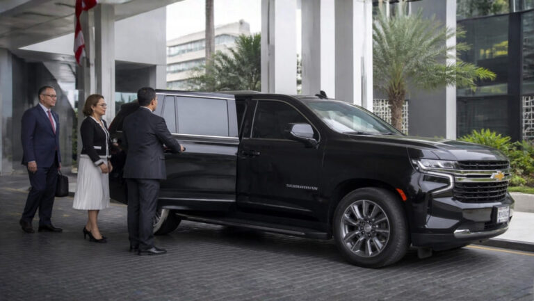 Suburban para delegaciones en Lima
